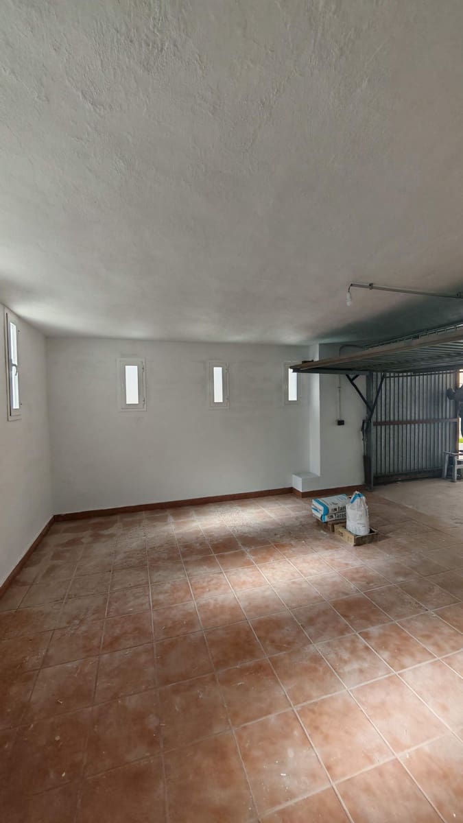 Garage for rent in Torrox-Costa - € 250 (Ref: 8755301)