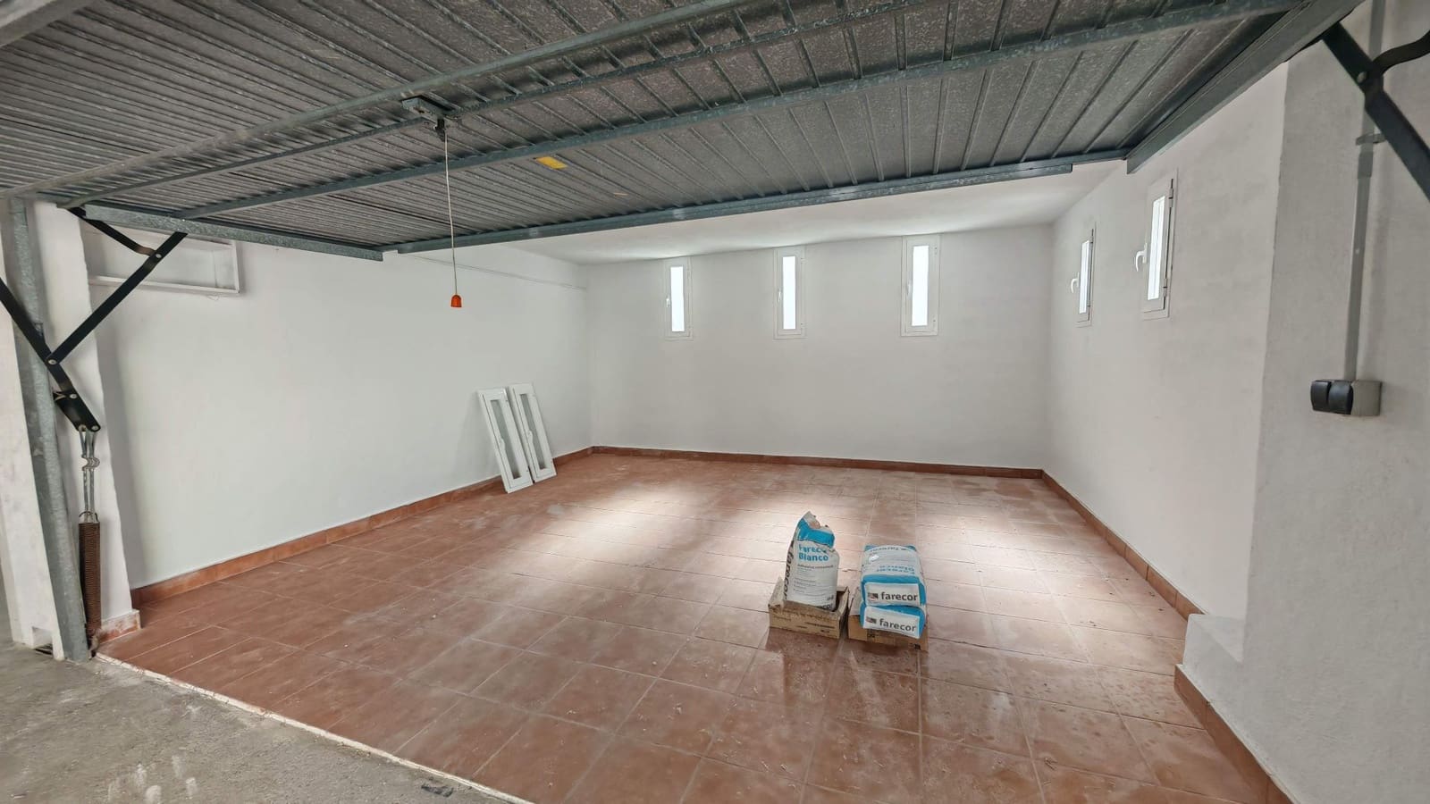 Garage for rent in Torrox-Costa - € 250 (Ref: 8755301)