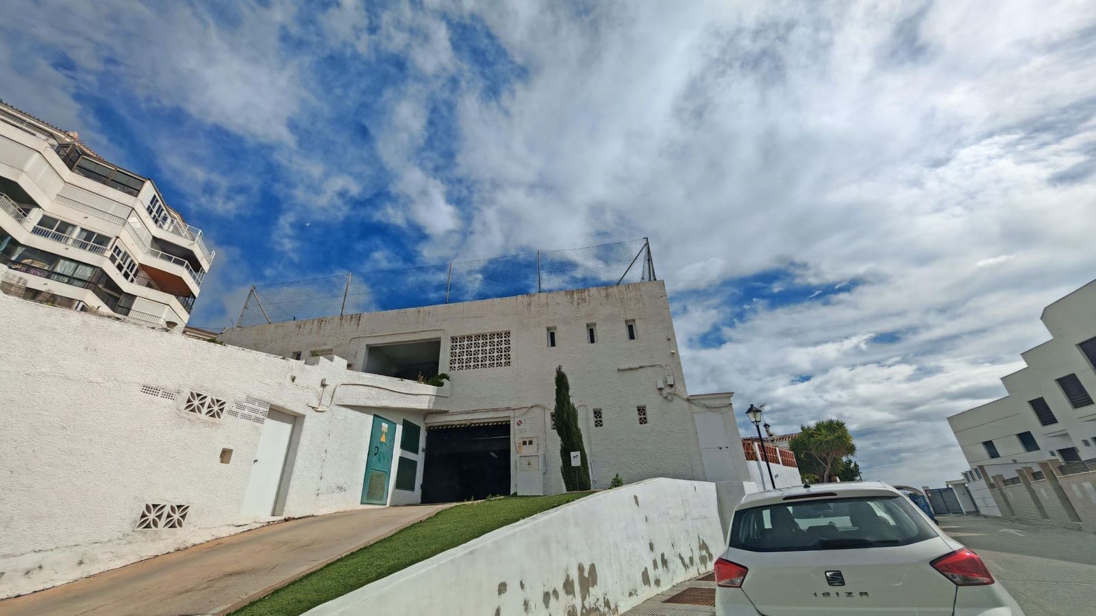 Garage for rent in Torrox-Costa - € 250 (Ref: 8755301)