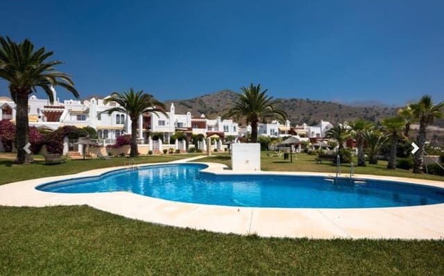 3 camera da letto Villetta Bifamiliare in vendita in Nerja con piscina - 390.000 € (Rif: 8993553)