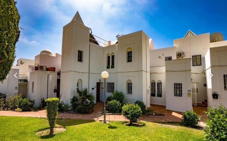 3 camera da letto Villetta Bifamiliare in vendita in Nerja con piscina - 390.000 € (Rif: 8993553)