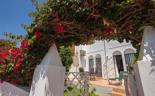 3 camera da letto Villetta Bifamiliare in vendita in Nerja con piscina - 390.000 € (Rif: 8993553)