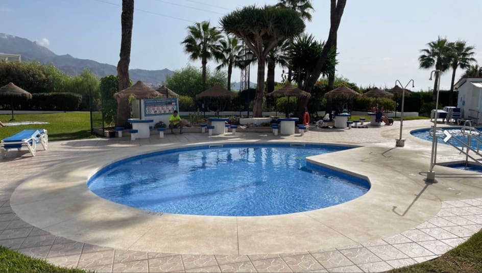 3 soveværelse Semi-Rækkehus til salg i Nerja med swimmingpool - € 340.000 (Ref: 8993554)