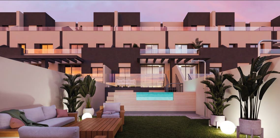 4 soveværelse Semi-Rækkehus til salg i Torrox-Costa med swimmingpool garage - € 460.900 (Ref: 8993556)