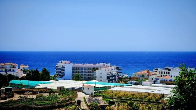 Chalet de 3 habitaciones en Torrox-Costa, Torrox en venta con piscina garaje - 399.000 € (Ref: 9058975)