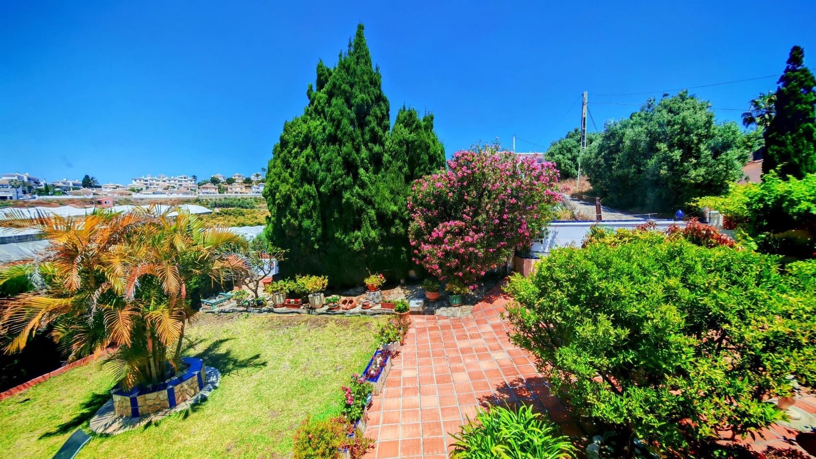 3 makuuhuone Huvila myytävänä paikassa Torrox-Costa mukana uima-altaan 
autotalli - 399 000 € (Ref: 9058975)