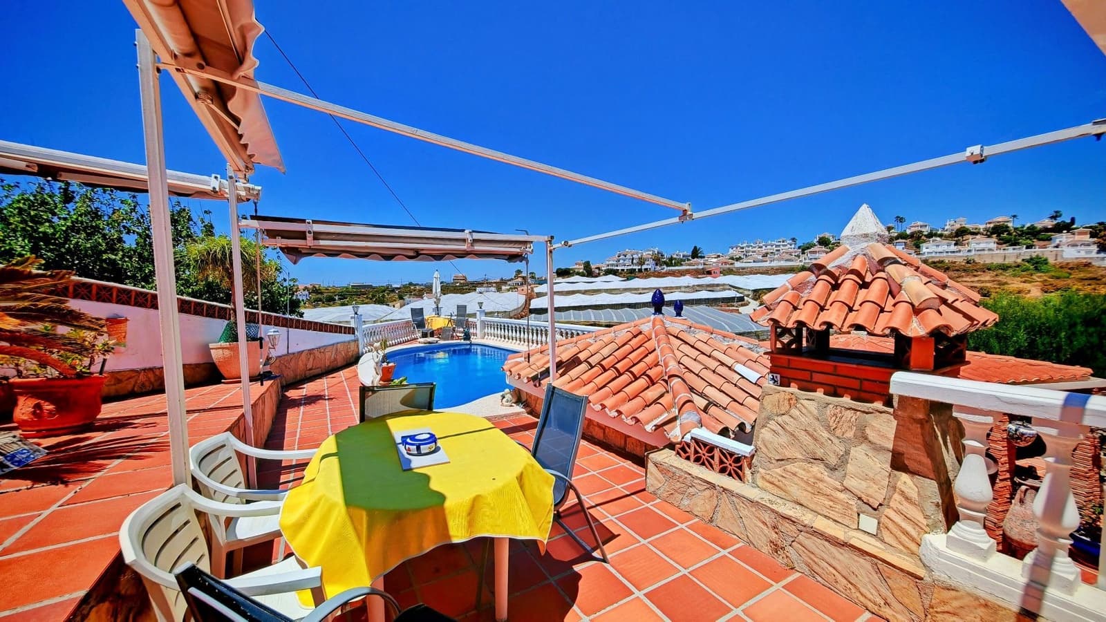 3 makuuhuone Huvila myytävänä paikassa Torrox-Costa mukana uima-altaan 
autotalli - 399 000 € (Ref: 9058975)