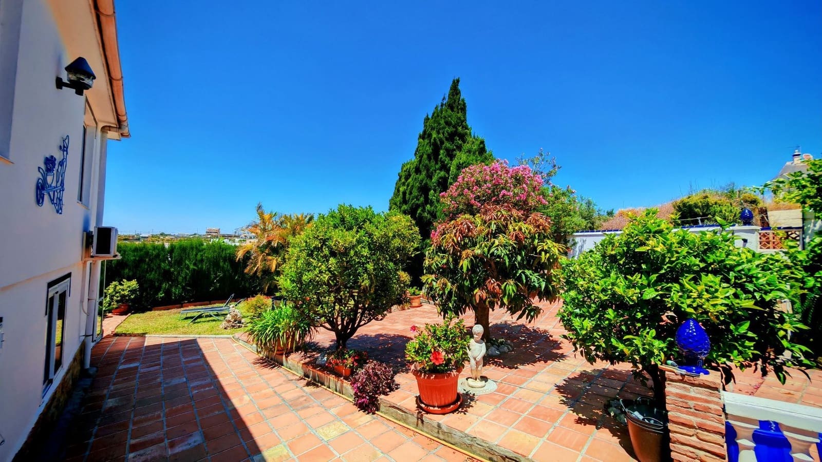 3 makuuhuone Huvila myytävänä paikassa Torrox-Costa mukana uima-altaan 
autotalli - 399 000 € (Ref: 9058975)