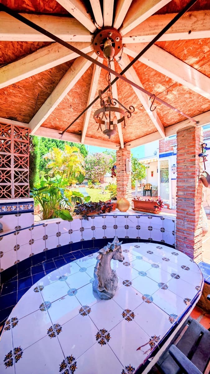 3 makuuhuone Huvila myytävänä paikassa Torrox-Costa mukana uima-altaan 
autotalli - 399 000 € (Ref: 9058975)