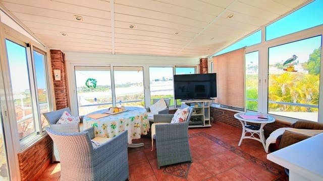 Chalet de 3 habitaciones en Torrox-Costa, Torrox en venta con piscina garaje - 399.000 € (Ref: 9058975)