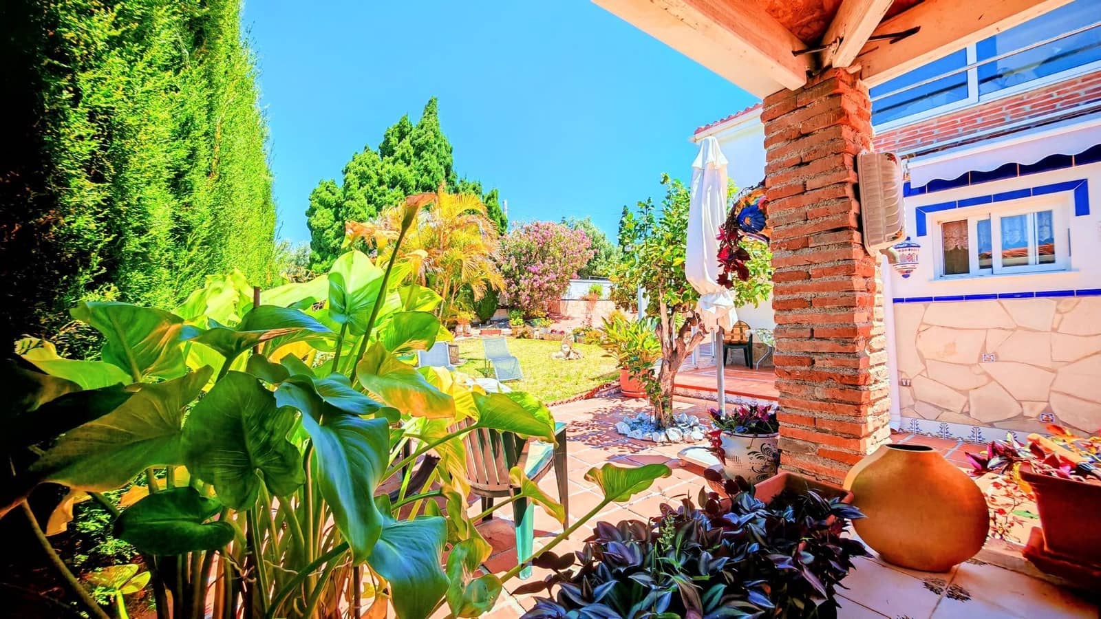 3 makuuhuone Huvila myytävänä paikassa Torrox-Costa mukana uima-altaan 
autotalli - 399 000 € (Ref: 9058975)