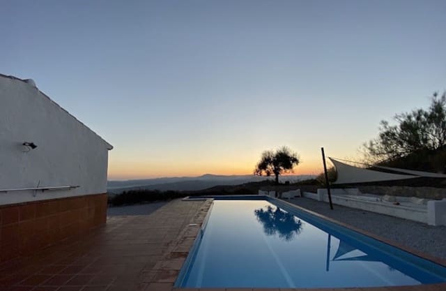 3 quarto Moradia para venda em Canillas de Aceituno com piscina garagem - 699 000 € (Ref: 9097860)