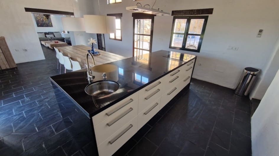 3 soveværelse Villa til salg i Canillas de Aceituno med swimmingpool garage - € 699.000 (Ref: 9097860)