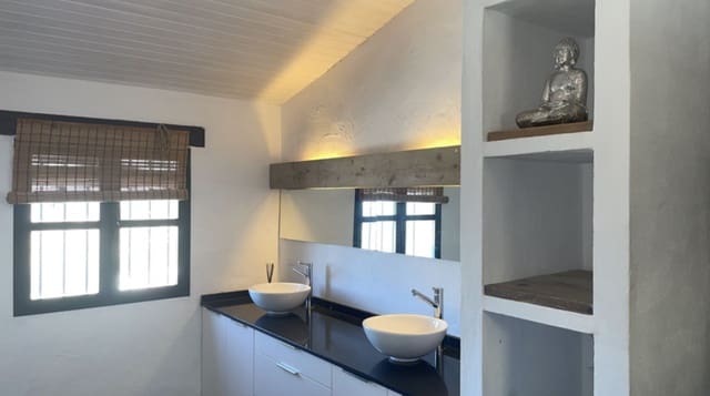 3 quarto Moradia para venda em Canillas de Aceituno com piscina garagem - 699 000 € (Ref: 9097860)