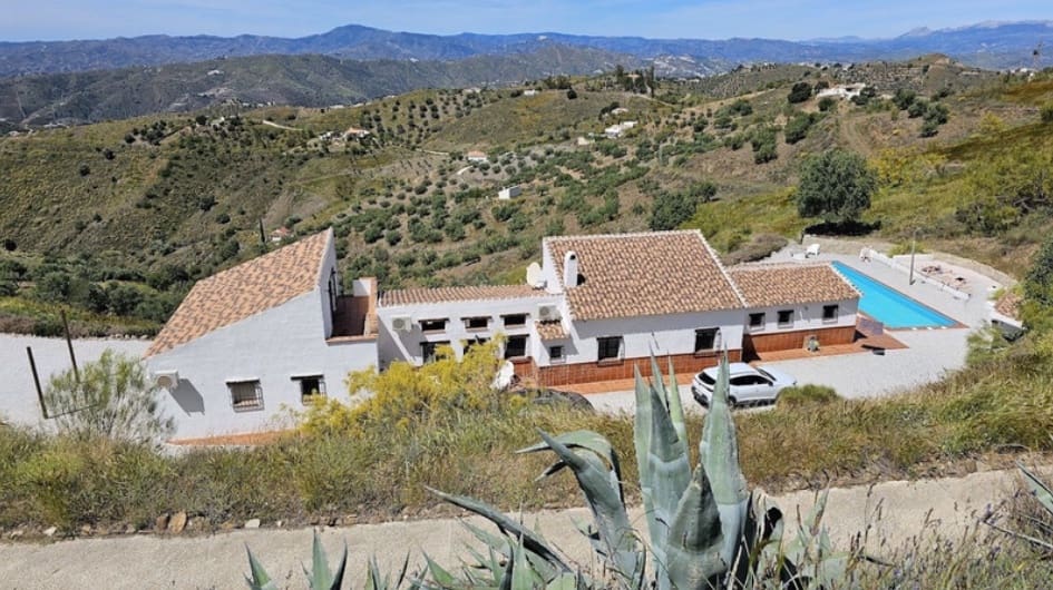 3 soveværelse Villa til salg i Canillas de Aceituno med swimmingpool garage - € 699.000 (Ref: 9097860)