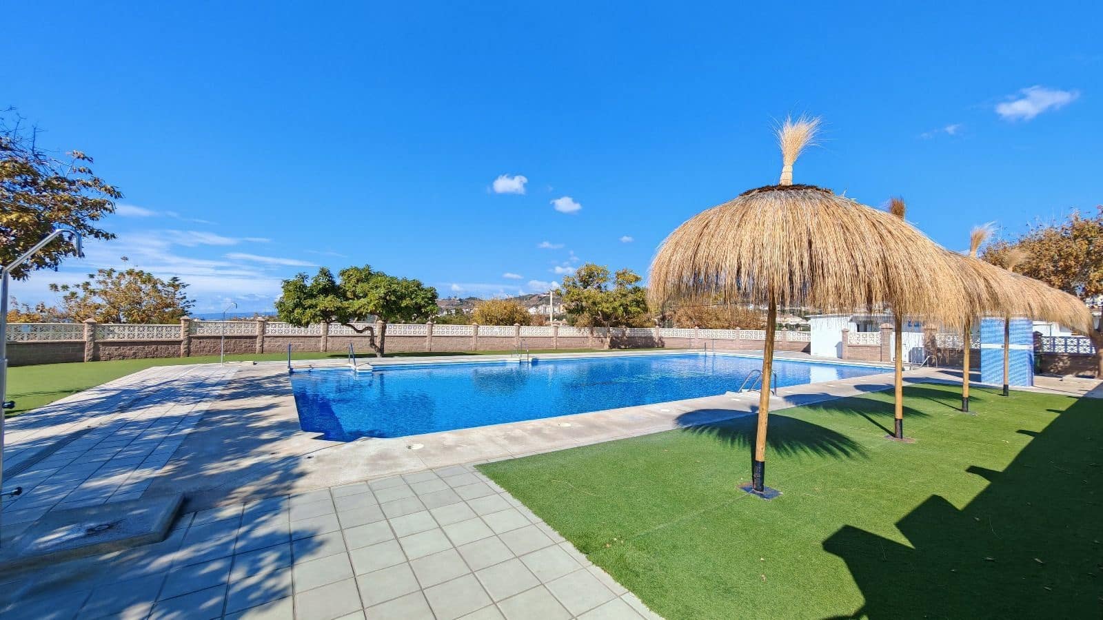 2 soveværelse Bungalow til salg i Torrox Park med swimmingpool garage - € 59.000 (Ref: 9111839)