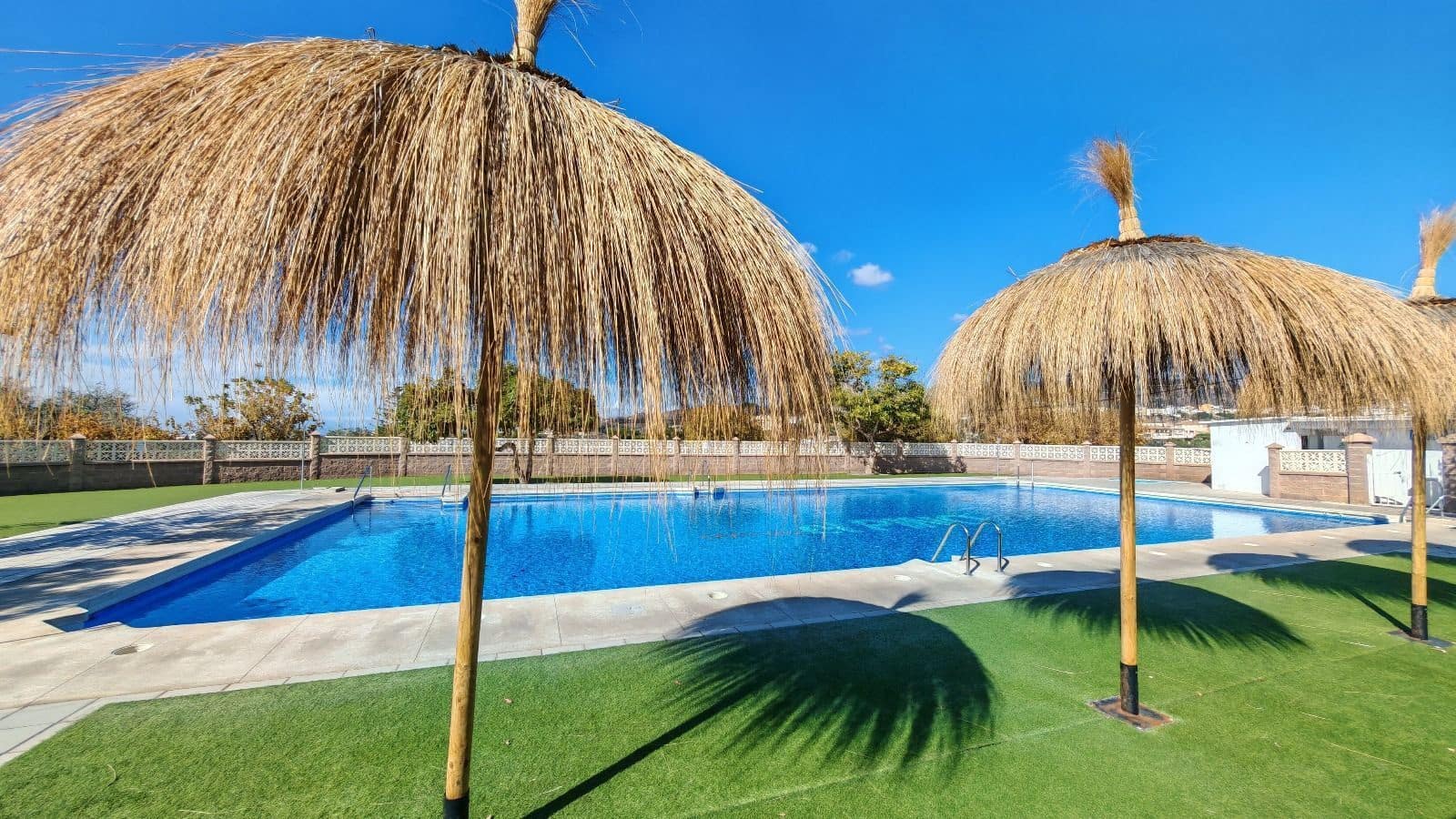 2 soveværelse Bungalow til salg i Torrox Park med swimmingpool garage - € 59.000 (Ref: 9111839)