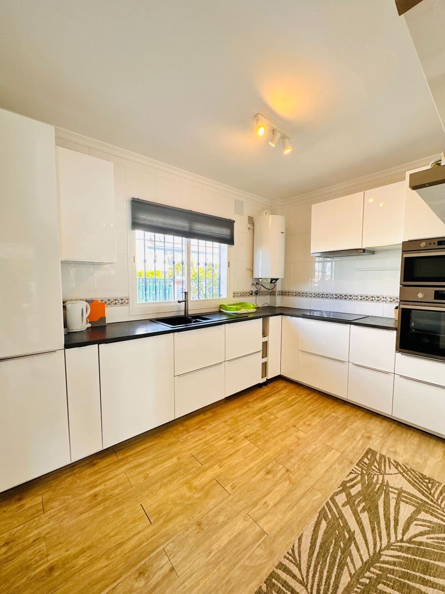 3 soveværelse Semi-Rækkehus til salg i Mezquitilla med swimmingpool garage - € 399.000 (Ref: 9132082)