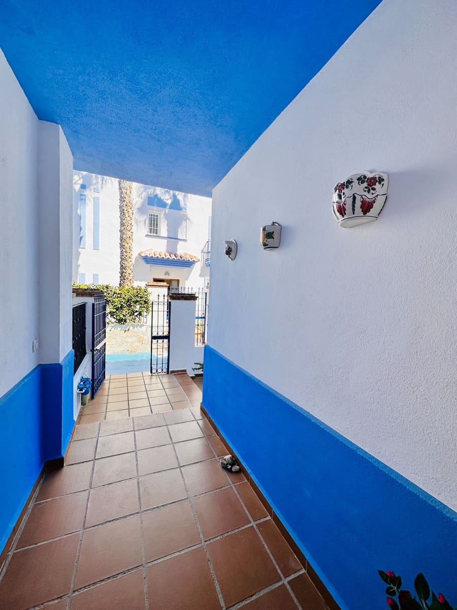 3 soveværelse Semi-Rækkehus til salg i Mezquitilla med swimmingpool garage - € 399.000 (Ref: 9132082)