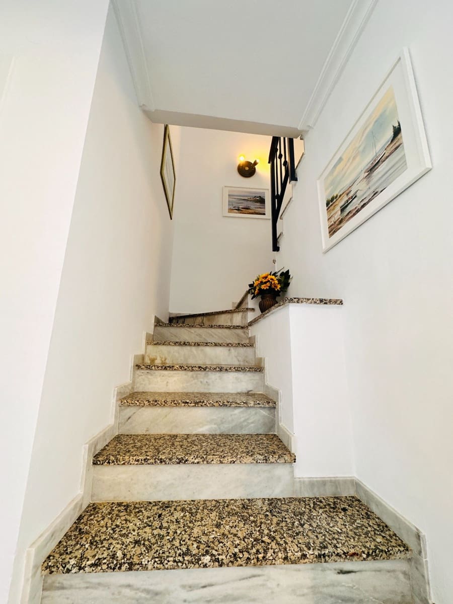 3 soveværelse Semi-Rækkehus til salg i Mezquitilla med swimmingpool garage - € 399.000 (Ref: 9132082)