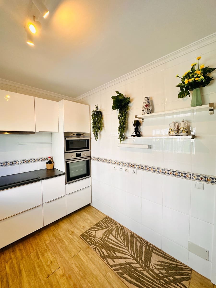 3 soveværelse Semi-Rækkehus til salg i Mezquitilla med swimmingpool garage - € 399.000 (Ref: 9132082)