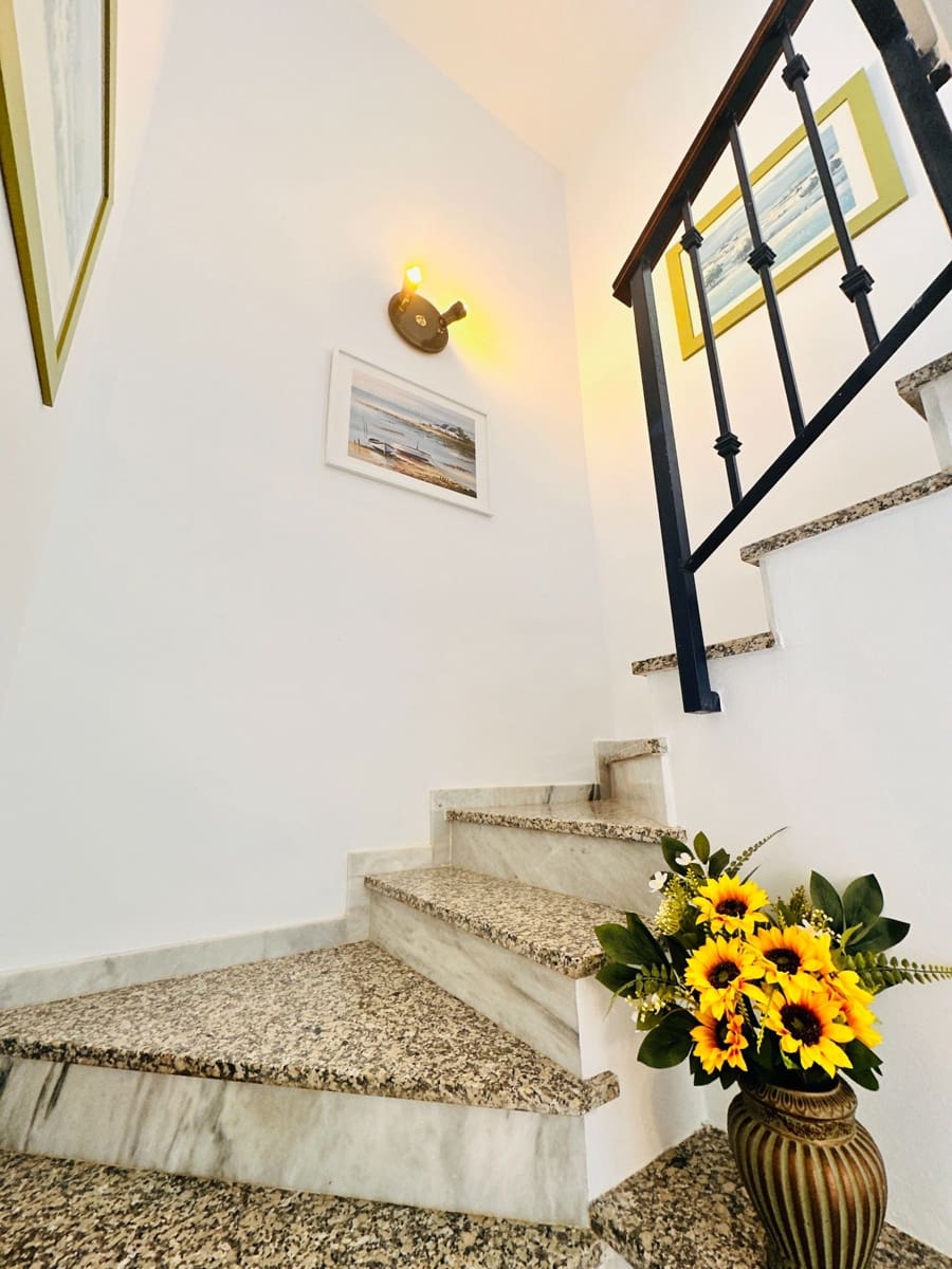 3 soveværelse Semi-Rækkehus til salg i Mezquitilla med swimmingpool garage - € 399.000 (Ref: 9132082)