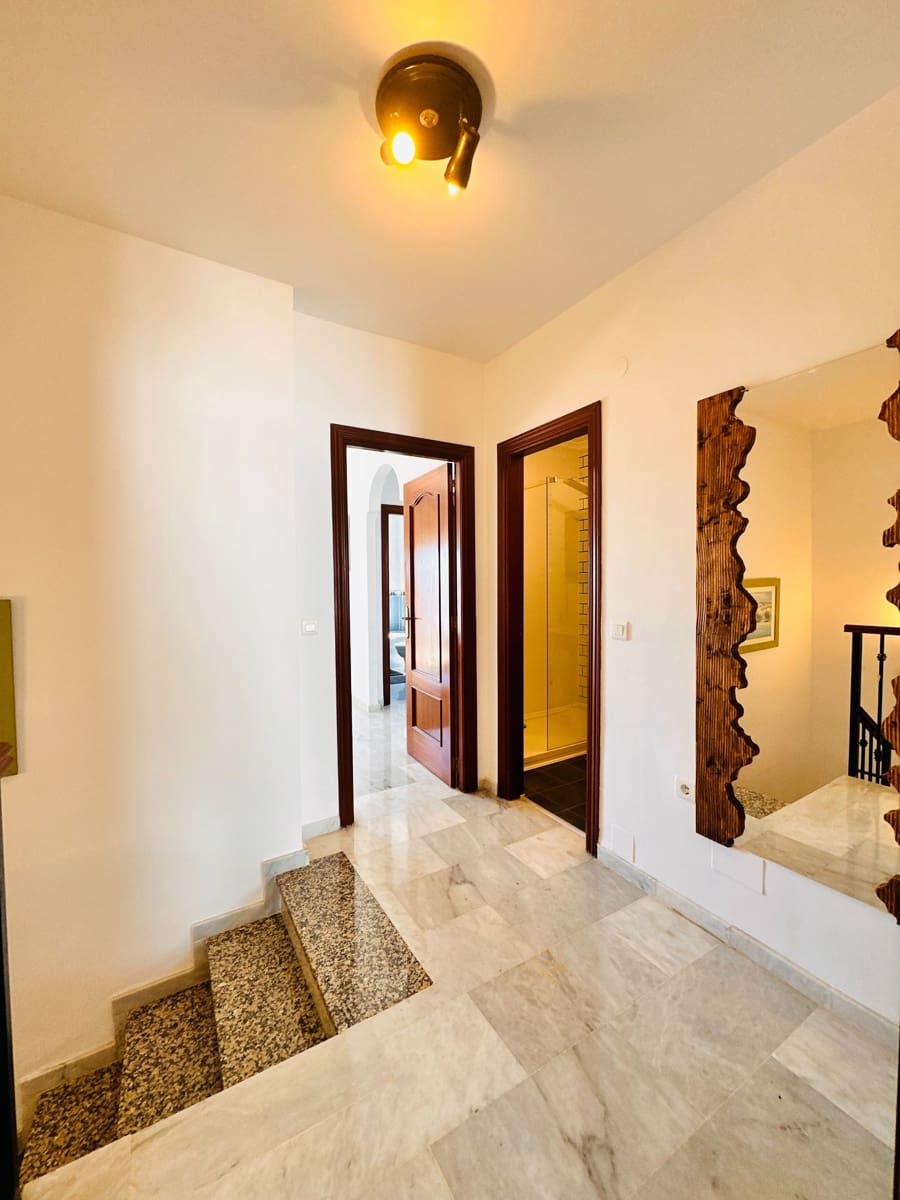 3 soveværelse Semi-Rækkehus til salg i Mezquitilla med swimmingpool garage - € 399.000 (Ref: 9132082)