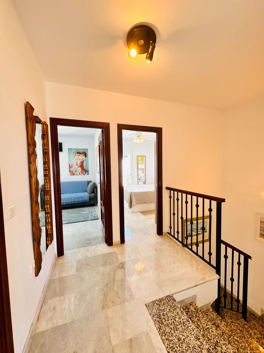 3 soveværelse Semi-Rækkehus til salg i Mezquitilla med swimmingpool garage - € 399.000 (Ref: 9132082)