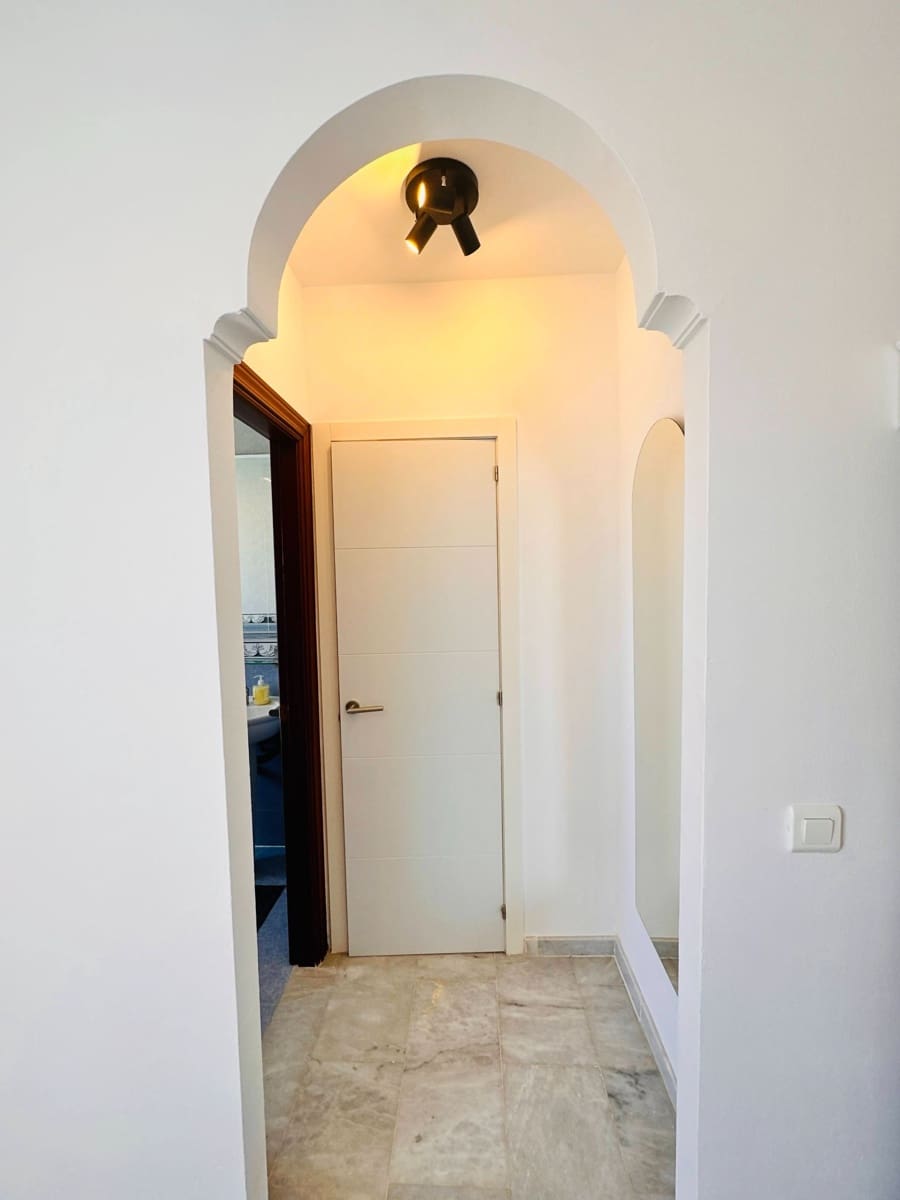 3 soveværelse Semi-Rækkehus til salg i Mezquitilla med swimmingpool garage - € 399.000 (Ref: 9132082)