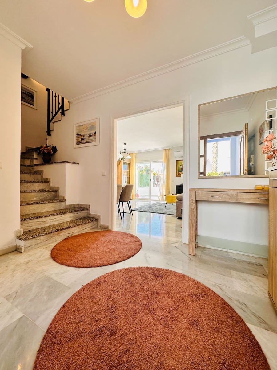 3 soveværelse Semi-Rækkehus til salg i Mezquitilla med swimmingpool garage - € 399.000 (Ref: 9132082)