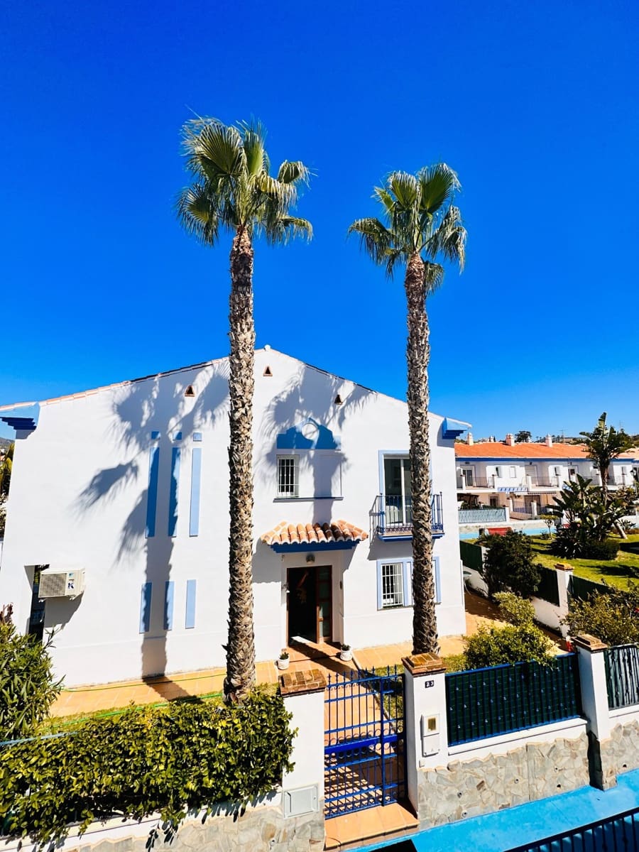 3 soveværelse Semi-Rækkehus til salg i Mezquitilla med swimmingpool garage - € 399.000 (Ref: 9132082)