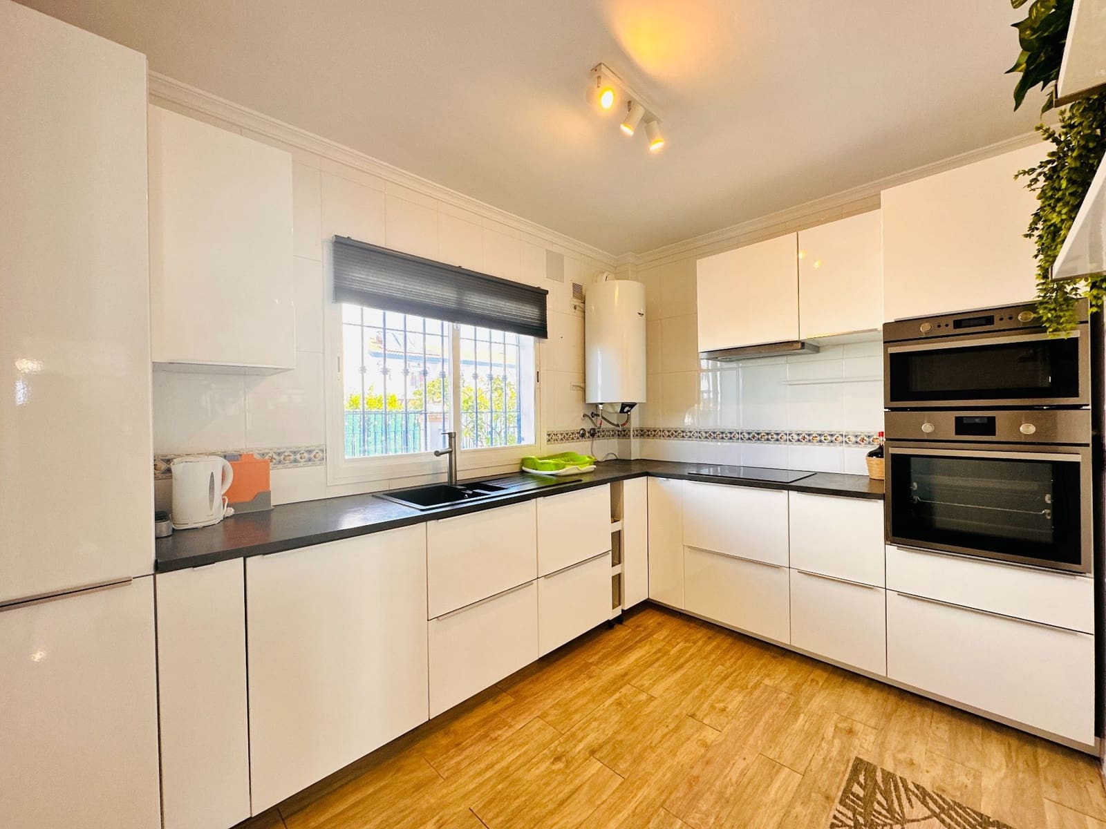 3 soveværelse Semi-Rækkehus til salg i Mezquitilla med swimmingpool garage - € 399.000 (Ref: 9132082)