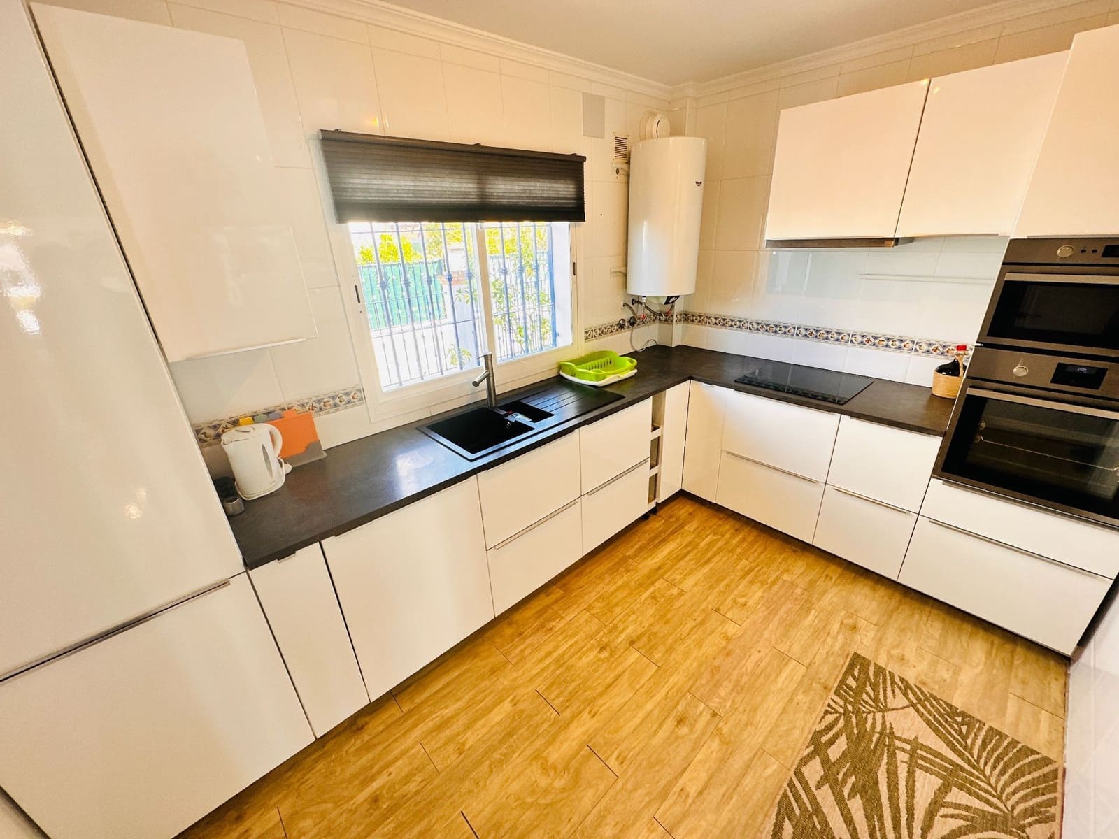 3 soveværelse Semi-Rækkehus til salg i Mezquitilla med swimmingpool garage - € 399.000 (Ref: 9132082)