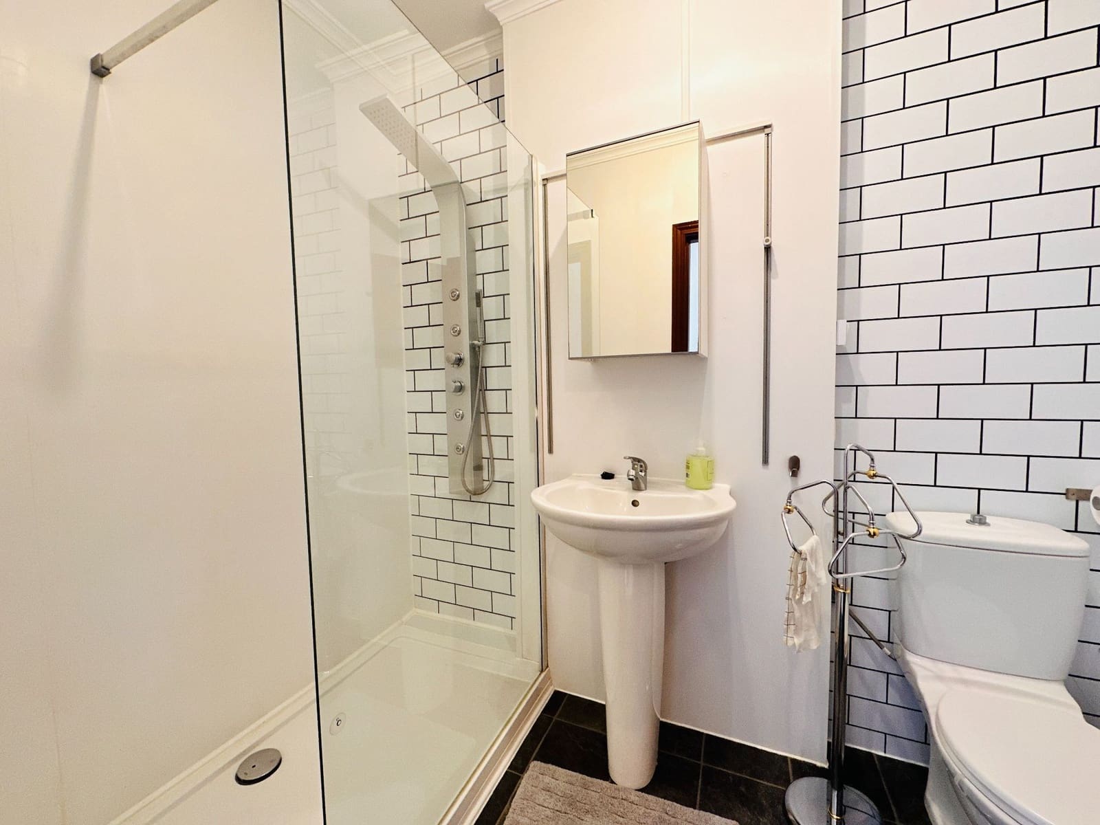 3 soveværelse Semi-Rækkehus til salg i Mezquitilla med swimmingpool garage - € 399.000 (Ref: 9132082)