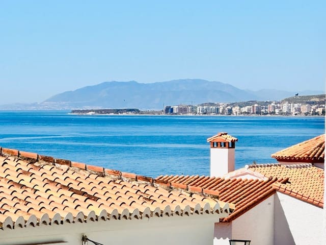 3 soveværelse Semi-Rækkehus til salg i Mezquitilla, Vélez-Málaga med swimmingpool garage - € 399.000 (Ref: 9132082)