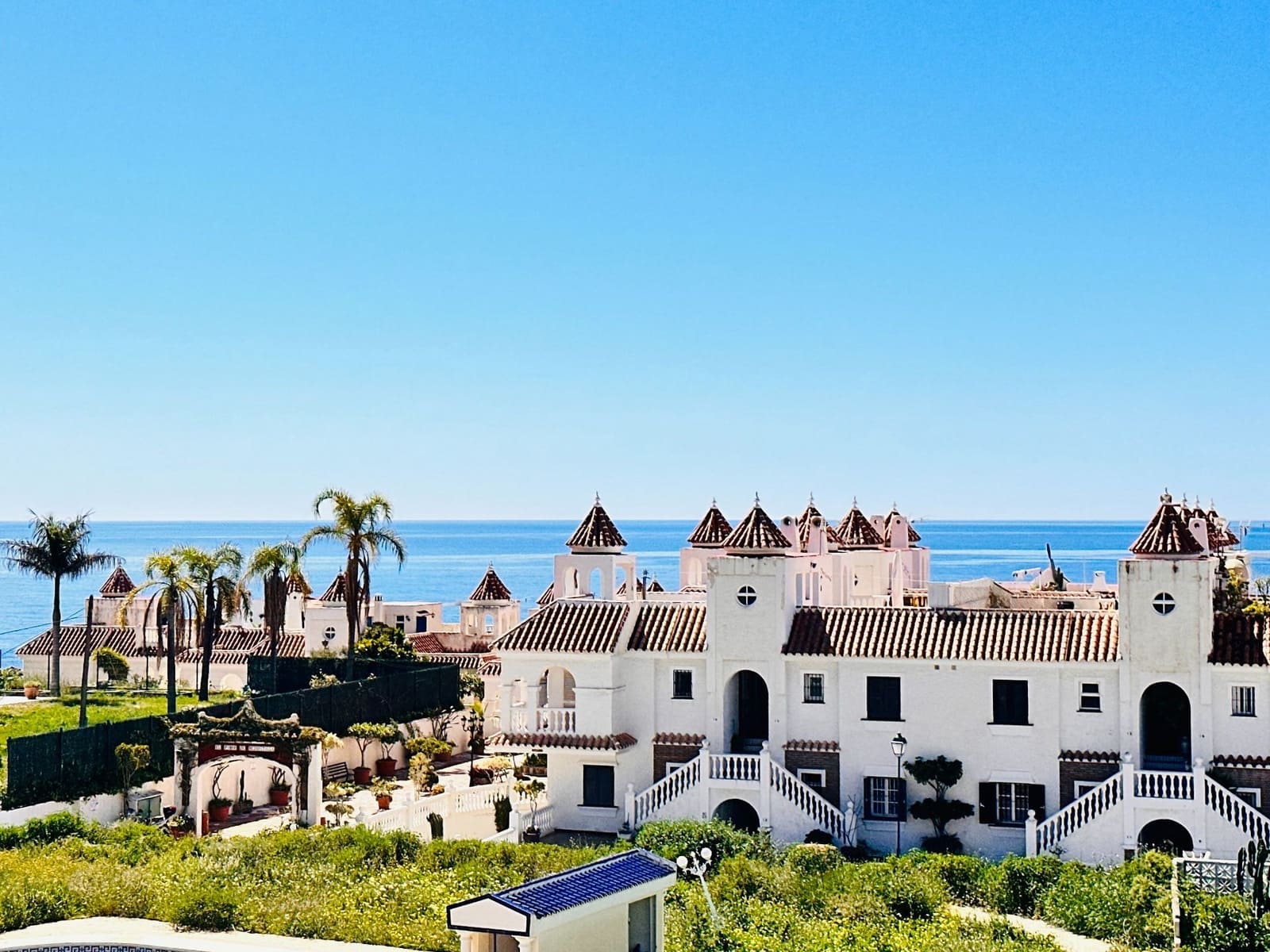 3 soveværelse Semi-Rækkehus til salg i Mezquitilla med swimmingpool garage - € 399.000 (Ref: 9132082)