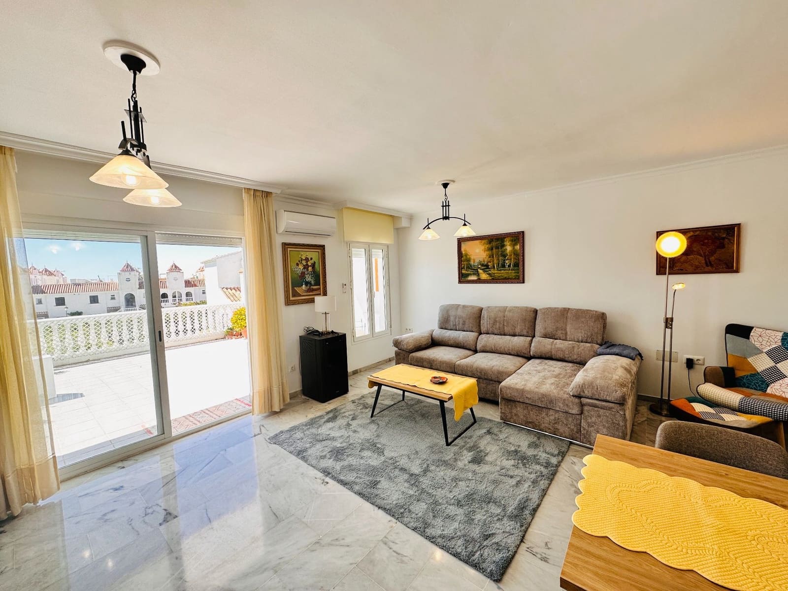 3 soveværelse Semi-Rækkehus til salg i Mezquitilla med swimmingpool garage - € 399.000 (Ref: 9132082)