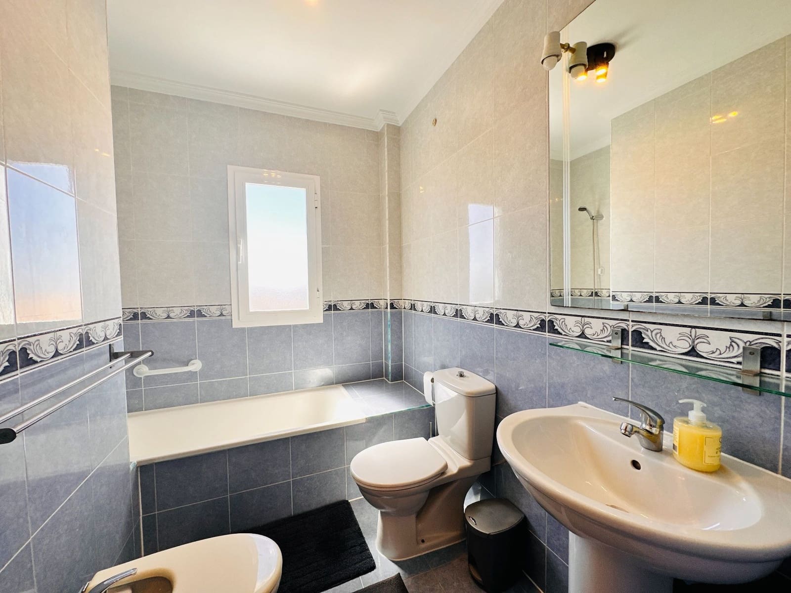 3 soveværelse Semi-Rækkehus til salg i Mezquitilla med swimmingpool garage - € 399.000 (Ref: 9132082)