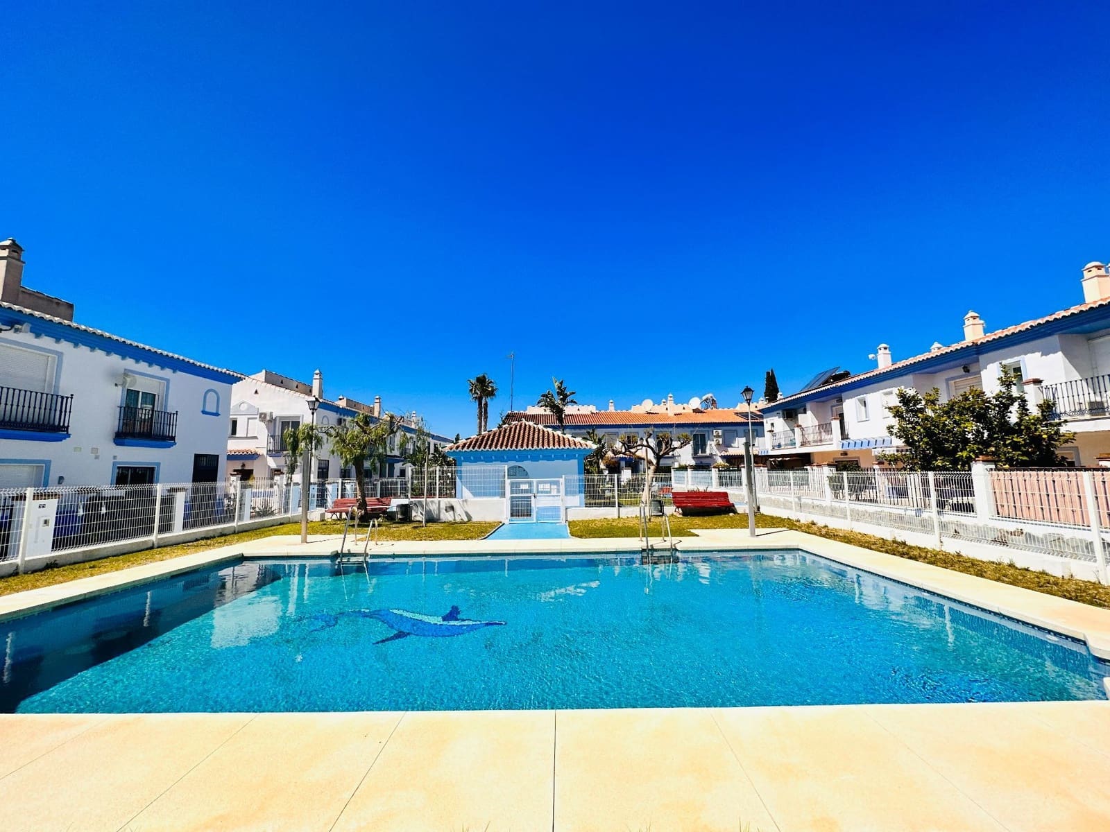 3 soveværelse Semi-Rækkehus til salg i Mezquitilla med swimmingpool garage - € 399.000 (Ref: 9132082)