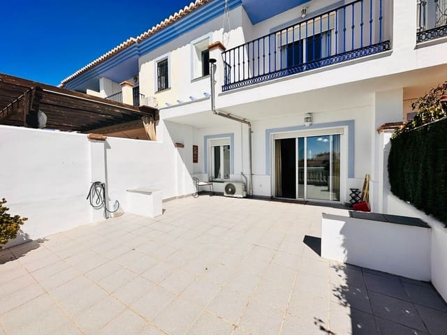 3 soveværelse Semi-Rækkehus til salg i Mezquitilla, Vélez-Málaga med swimmingpool garage - € 399.000 (Ref: 9132082)