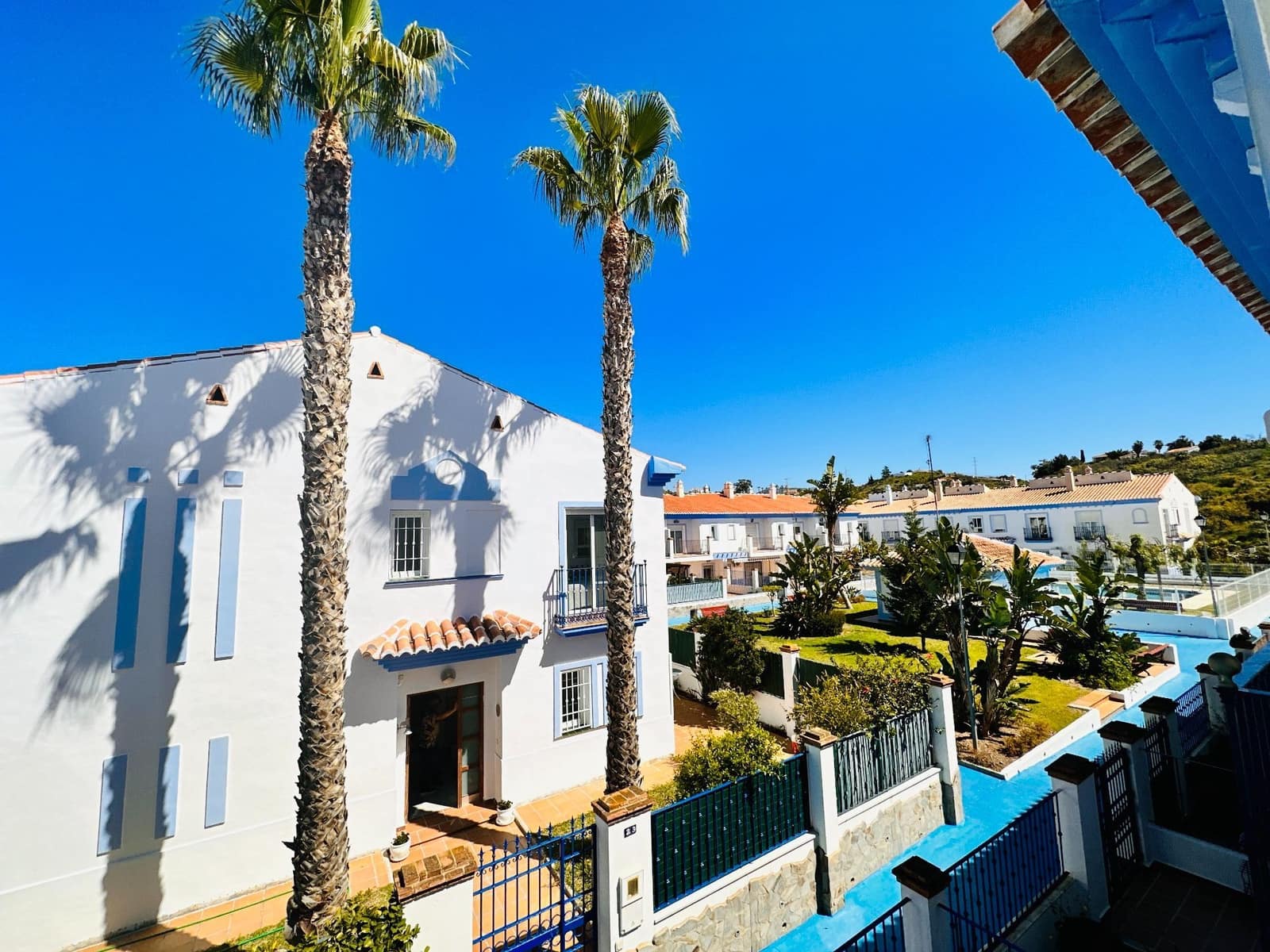 3 soveværelse Semi-Rækkehus til salg i Mezquitilla med swimmingpool garage - € 399.000 (Ref: 9132082)