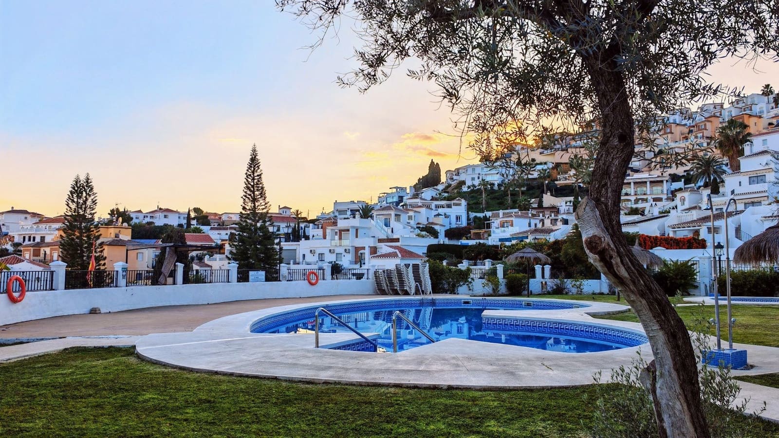 4 soverom Hus til salgs i Nerja med svømmebasseng garasje - € 390 000 (Ref: 9146740)