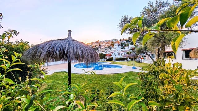 4 sypialnia Dom na sprzedaż w Nerja z basenem garażem - 390 000 € (Ref: 9146740)