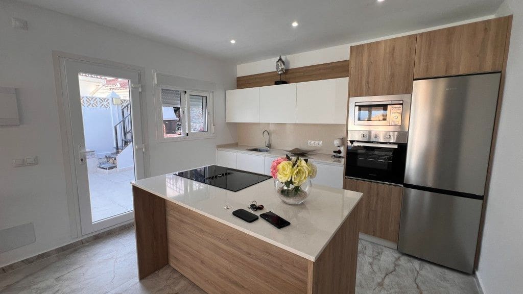 2 soverom Villa til salgs i Torrox-Costa - € 435 000 (Ref: 9148835)