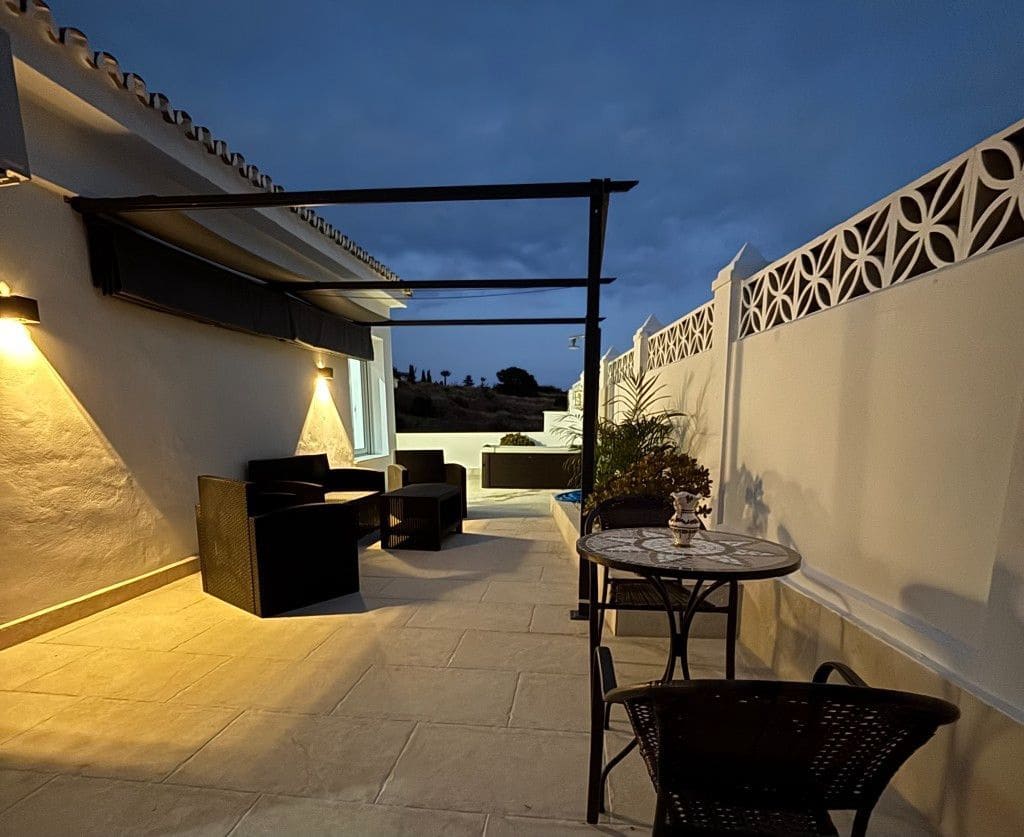 2 bedroom Villa for sale in Torrox-Costa - € 434,500 (Ref: 9148835)
