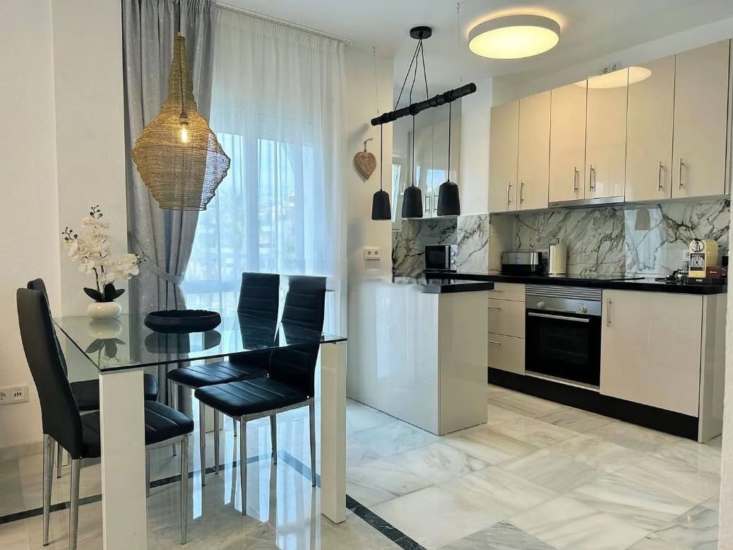 2 Zimmer Apartment zu verkaufen in Torrox-Costa - 340.000 € (Ref: 9151698)