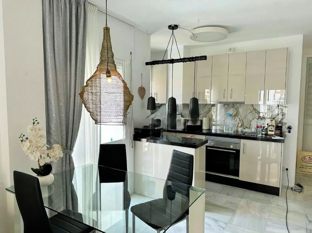 2 Zimmer Apartment zu verkaufen in Torrox-Costa - 340.000 € (Ref: 9151698)