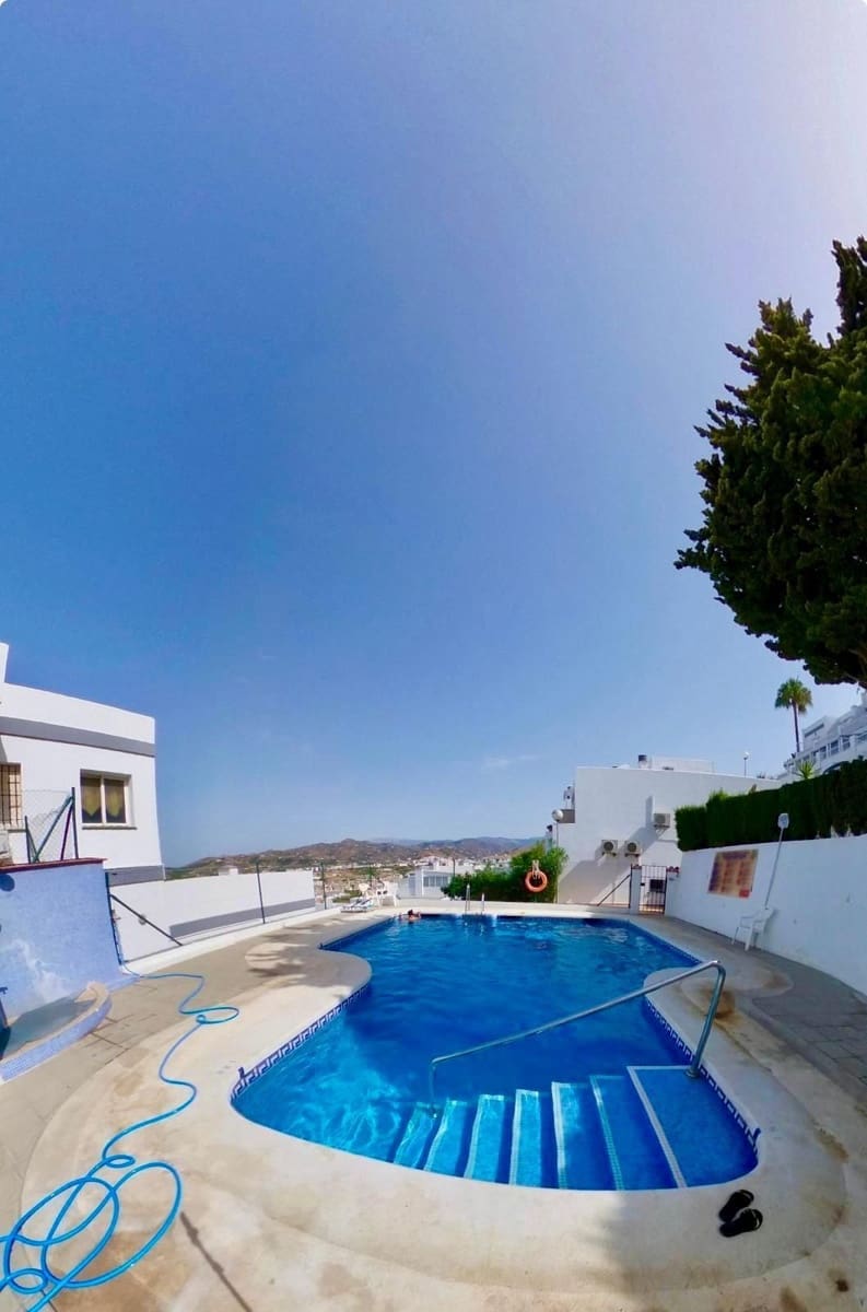 2 soveværelse Lejlighed til salg i Torrox Park med swimmingpool - € 215.000 (Ref: 9228176)