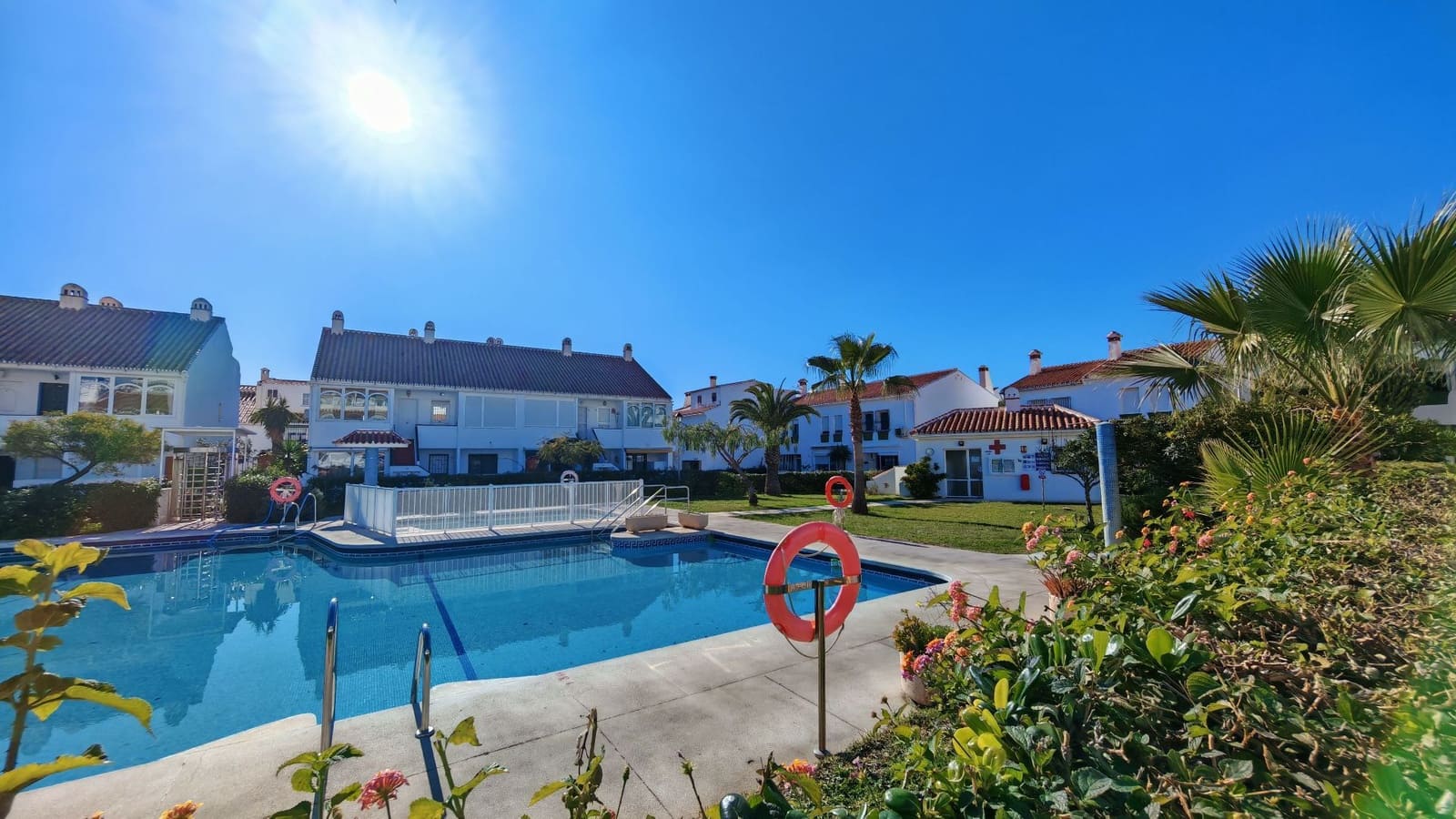 3 quarto Casa em Banda para venda em Torrox-Costa com piscina - 285 000 € (Ref: 9304871)