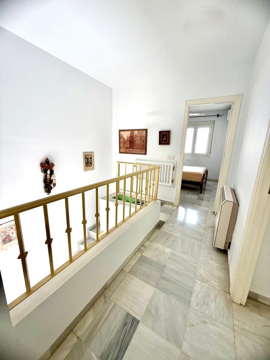 3 sovrum Semi-fristående Villa till salu i Nerja med pool garage - 429 900 € (Ref: 9330084)